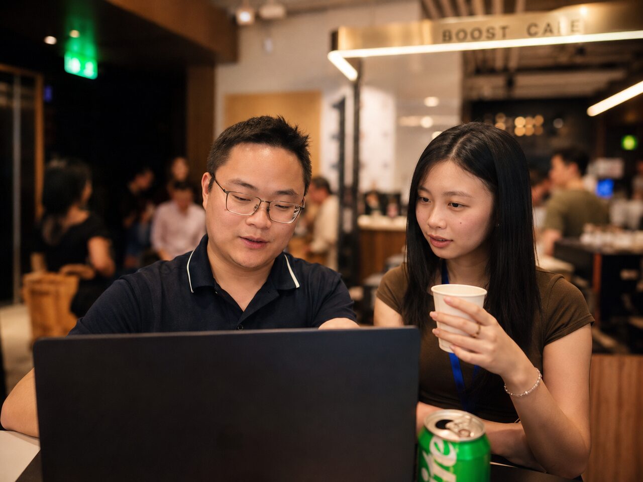 Two attendees chatting over drinks